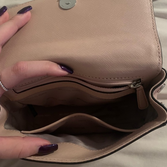 FLASH SALE ACT FAST Michael kors pale pink side bag - Picture 4 of 4